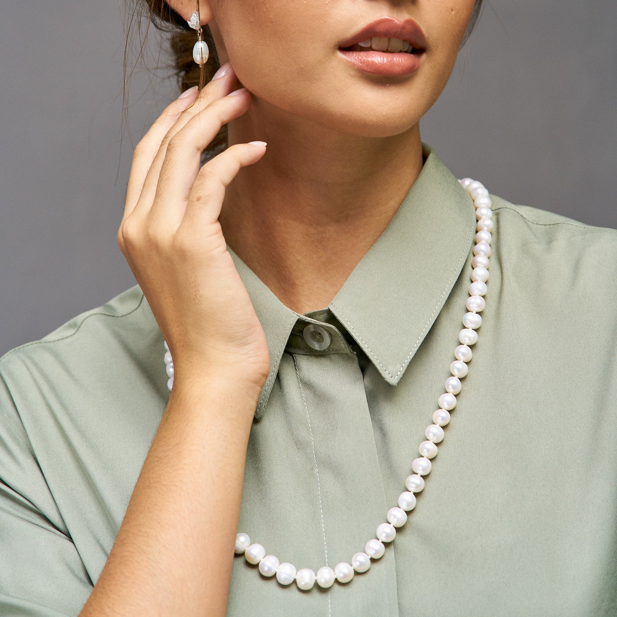 White Pearl Necklace (Long)