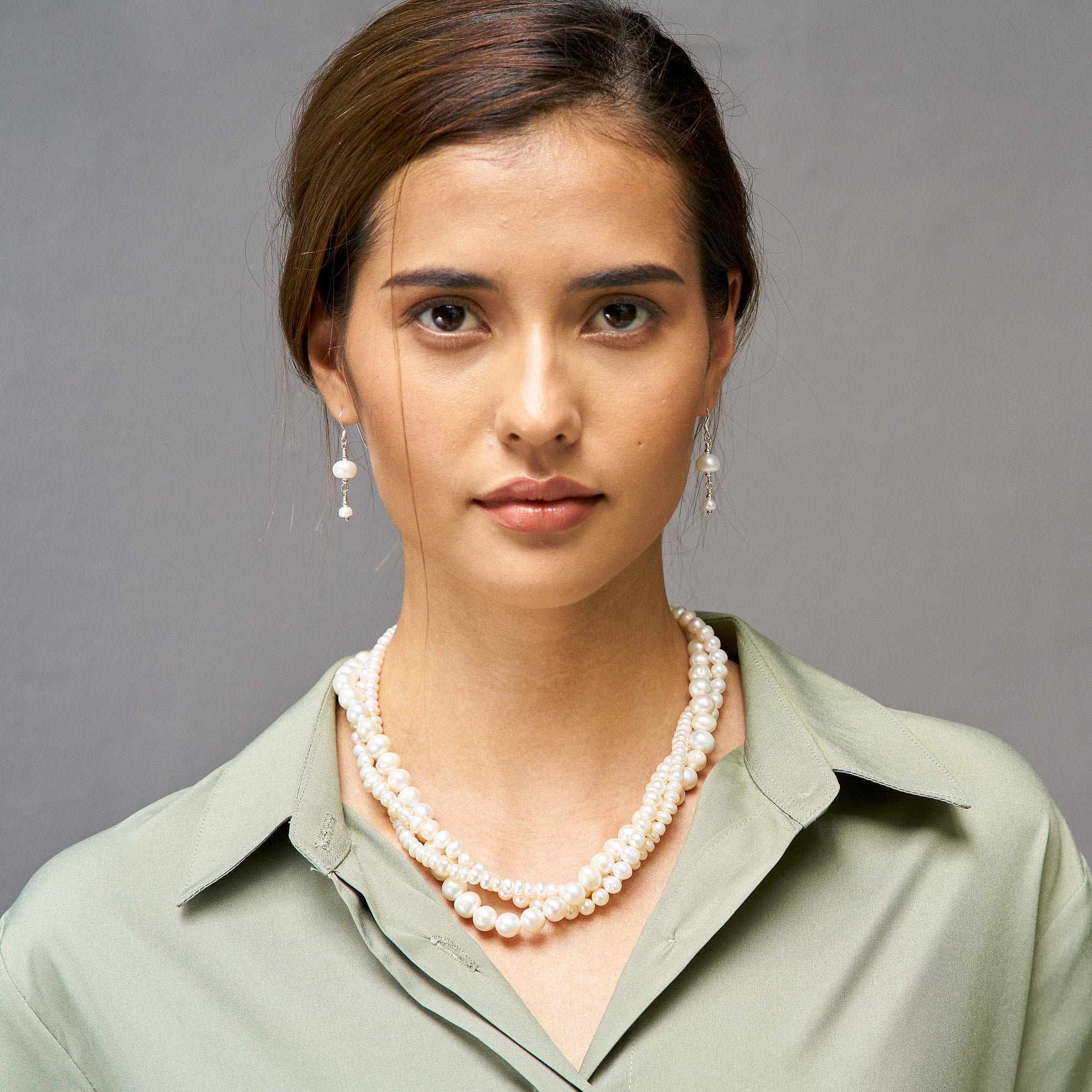 White 3-strand Plastic Pearl Necklace - Lightweight Plastics pearls - White  Pearl Necklace - Three - strand - Pearl Necklace - White Pearl 